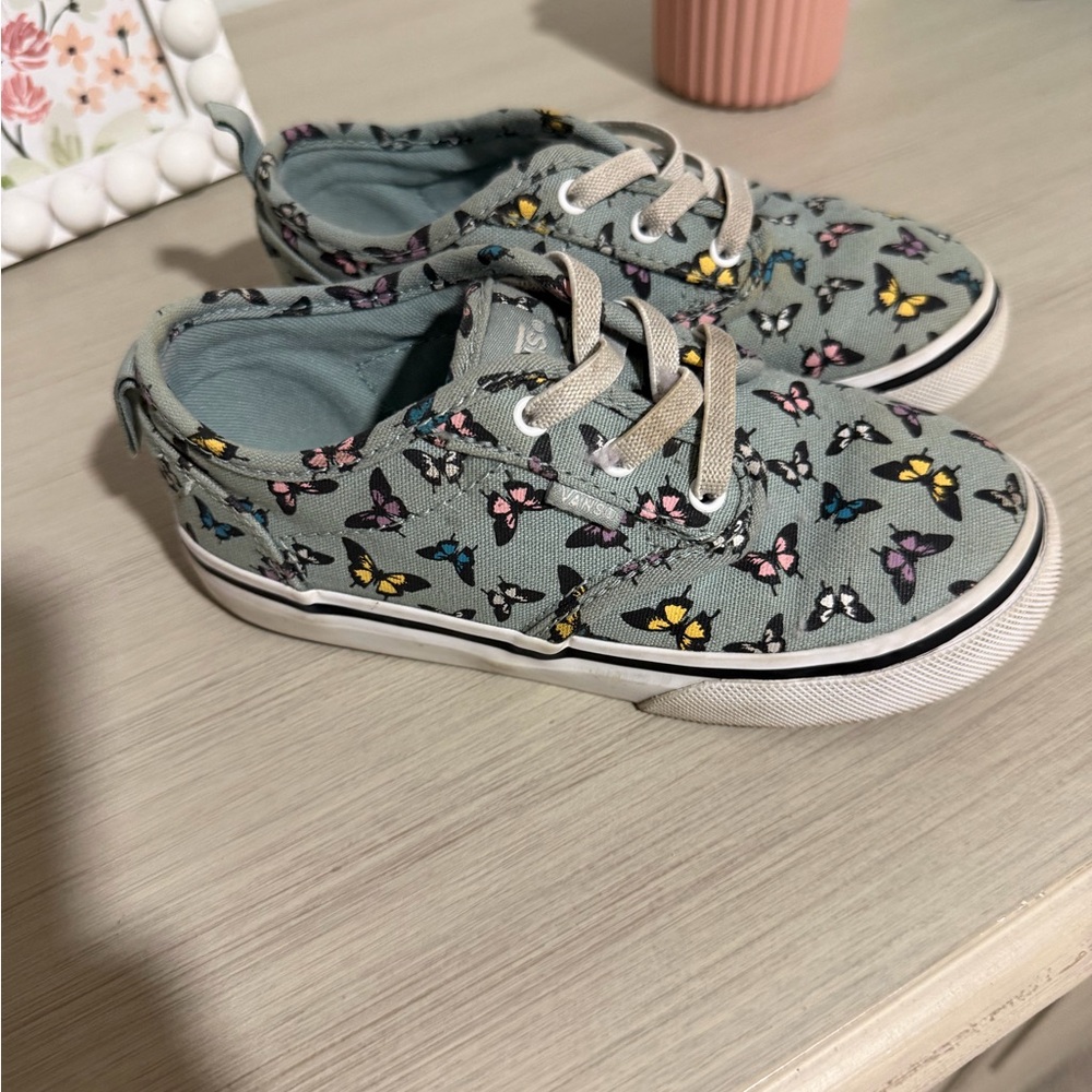 Vans Kids Low-Top Sneakers in Sage Green with Multicolor Butterfly Print